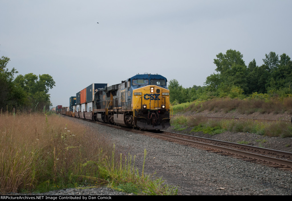 CSXT 603 Leads Q004 at Guilderland 